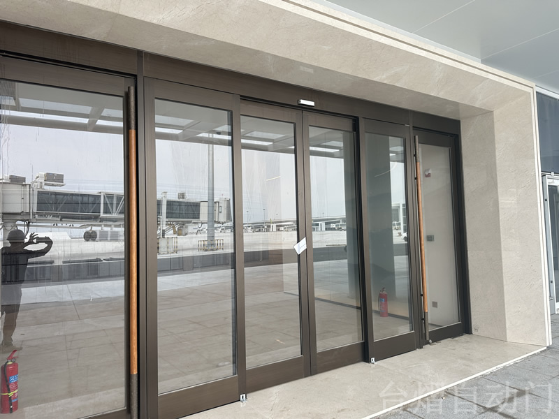 厦门翔安国际机场工程 不锈钢框架自动门2025年自动门项目